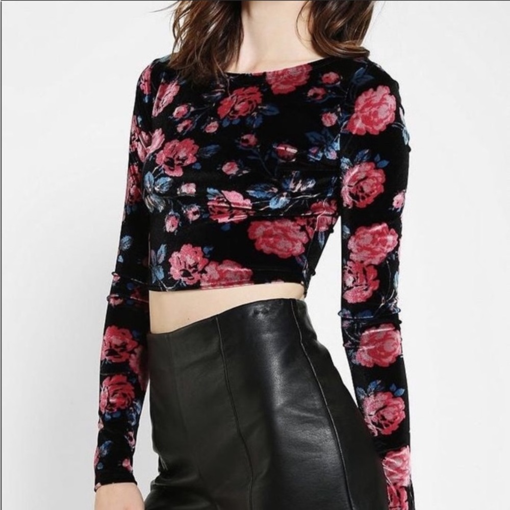 Kimchi Blue Medium Velvet Cropped Top